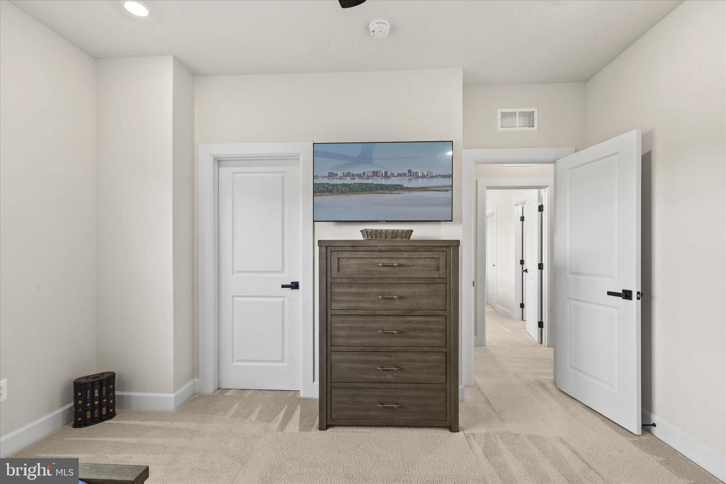 Berlin, Maryland, 21811, United States, 5 Bedrooms Bedrooms, ,4 BathroomsBathrooms,Residential,For Sale,1989737