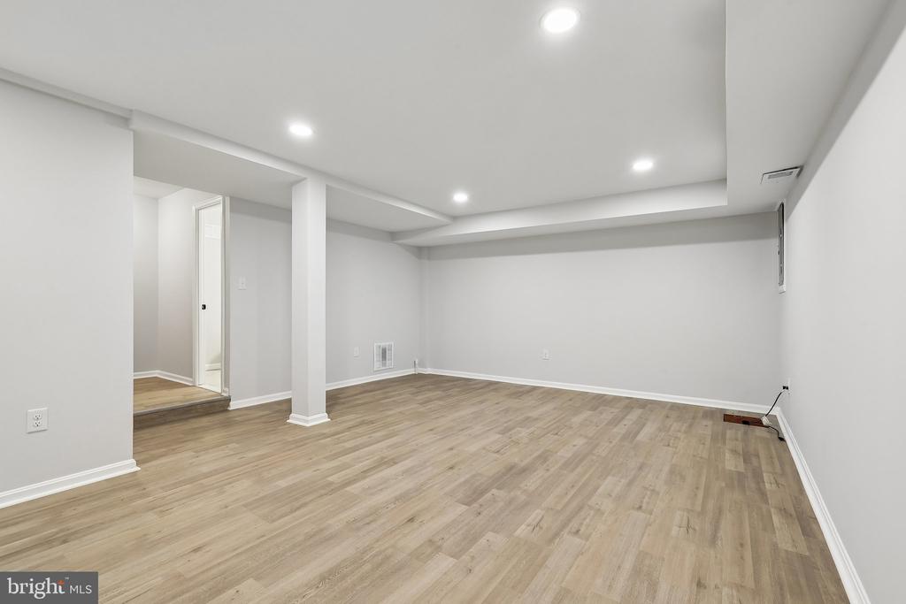 Springfield, Virginia, 22153, United States, 4 Bedrooms Bedrooms, ,4 BathroomsBathrooms,Residential,For Sale,2049450