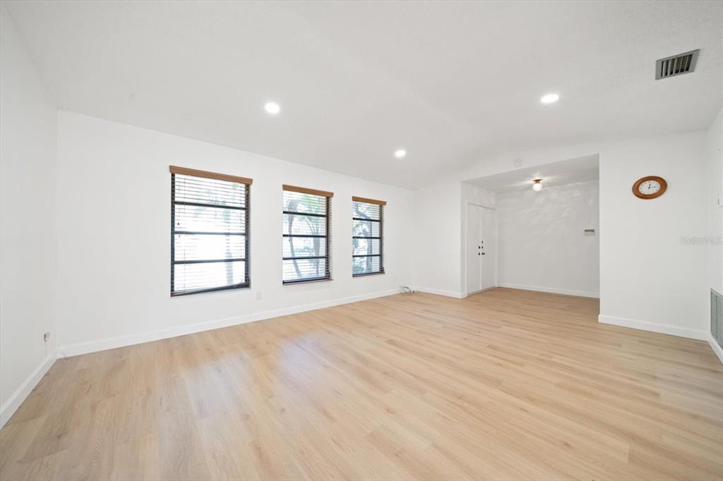 Seminole, Florida, 33777, United States, 3 Bedrooms Bedrooms, ,2 BathroomsBathrooms,Residential,For Sale,2001866