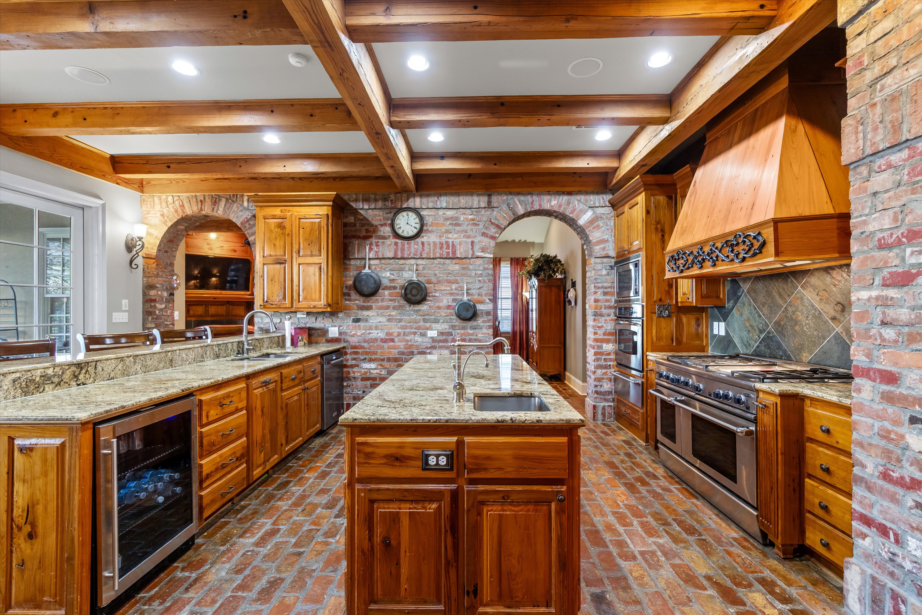 Baton Rouge, Louisiana, 70810, United States, 5 Bedrooms Bedrooms, ,6 BathroomsBathrooms,Residential,For Sale,2002046