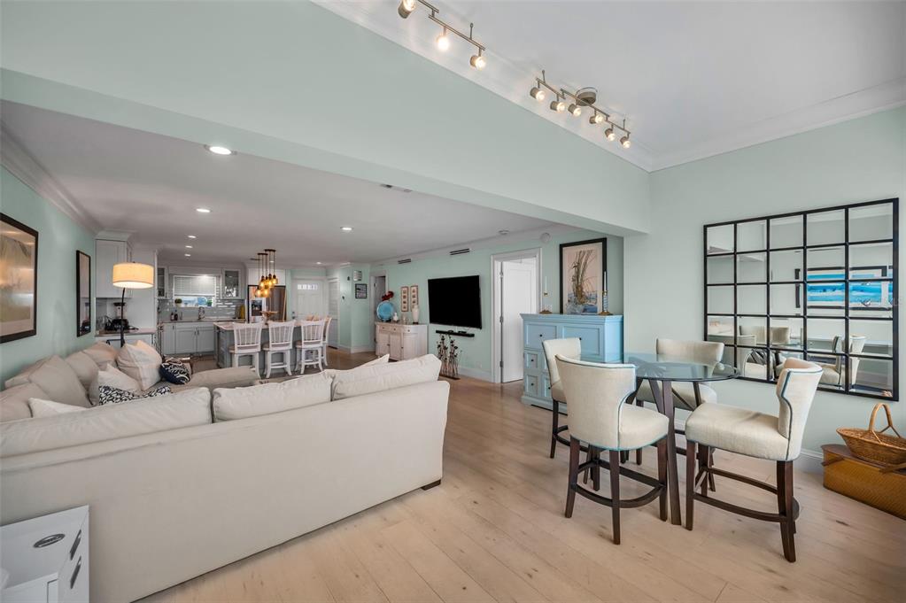 St Petersburg, Florida, 33704, United States, 2 Bedrooms Bedrooms, ,2 BathroomsBathrooms,Residential,For Sale,1989115