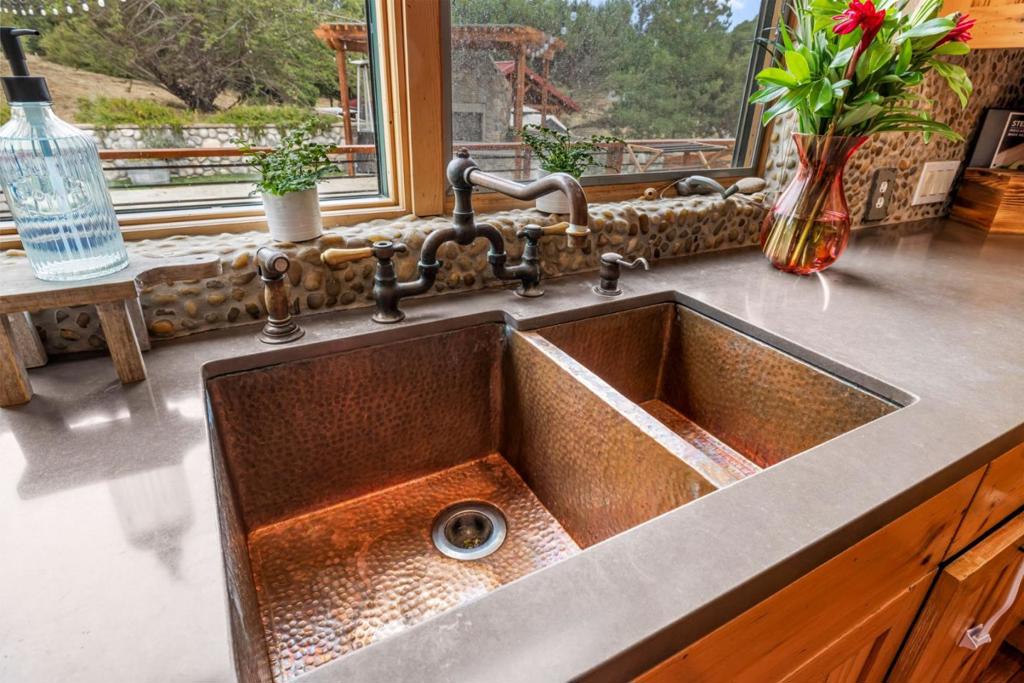 Salinas, California, 93907, United States, 3 Bedrooms Bedrooms, ,4 BathroomsBathrooms,Residential,For Sale,1974769