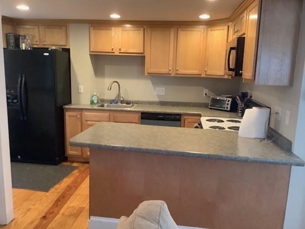 Woburn, Massachusetts, 01801, United States, 4 Bedrooms Bedrooms, ,2 BathroomsBathrooms,Residential,For Sale,1921739