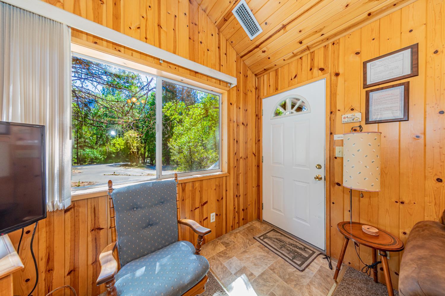 Yosemite, California, 95389, United States, 5 Bedrooms Bedrooms, ,4 BathroomsBathrooms,Residential,For Sale,1975650