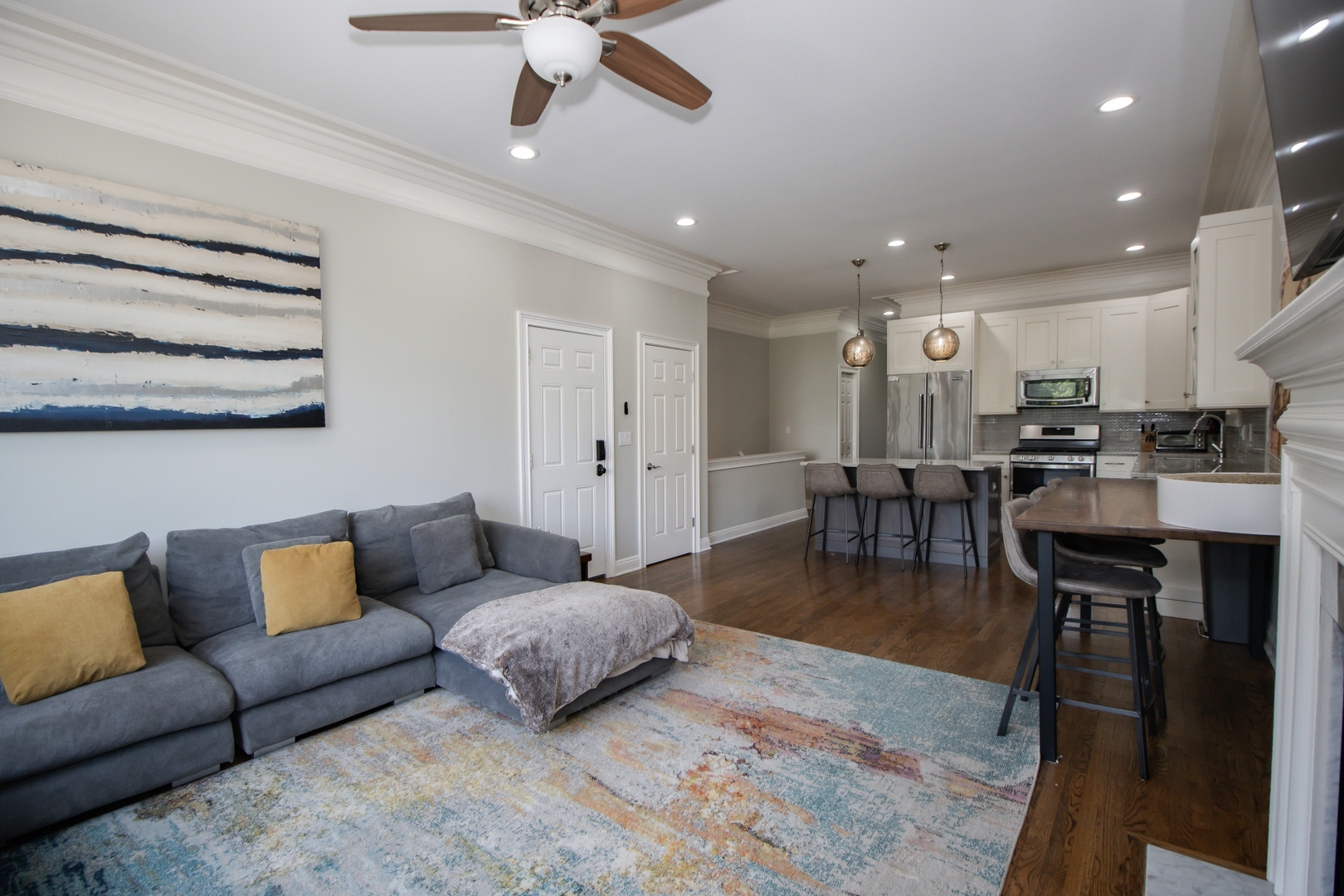 Chicago, Illinois, 60610, United States, 3 Bedrooms Bedrooms, ,3 BathroomsBathrooms,Residential,For Sale,1977363