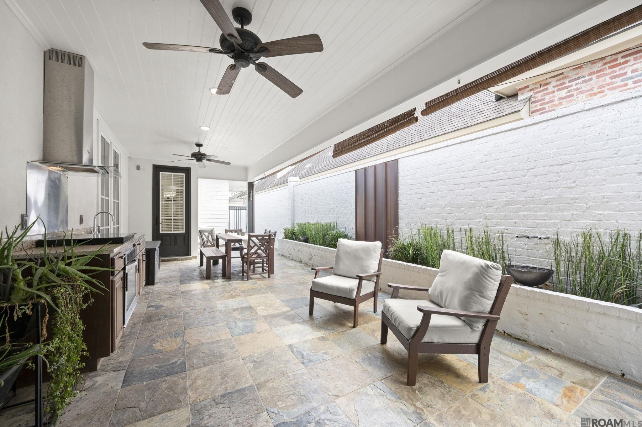 Baton Rouge, Louisiana, 70810, United States, 4 Bedrooms Bedrooms, ,4 BathroomsBathrooms,Residential,For Sale,2005537