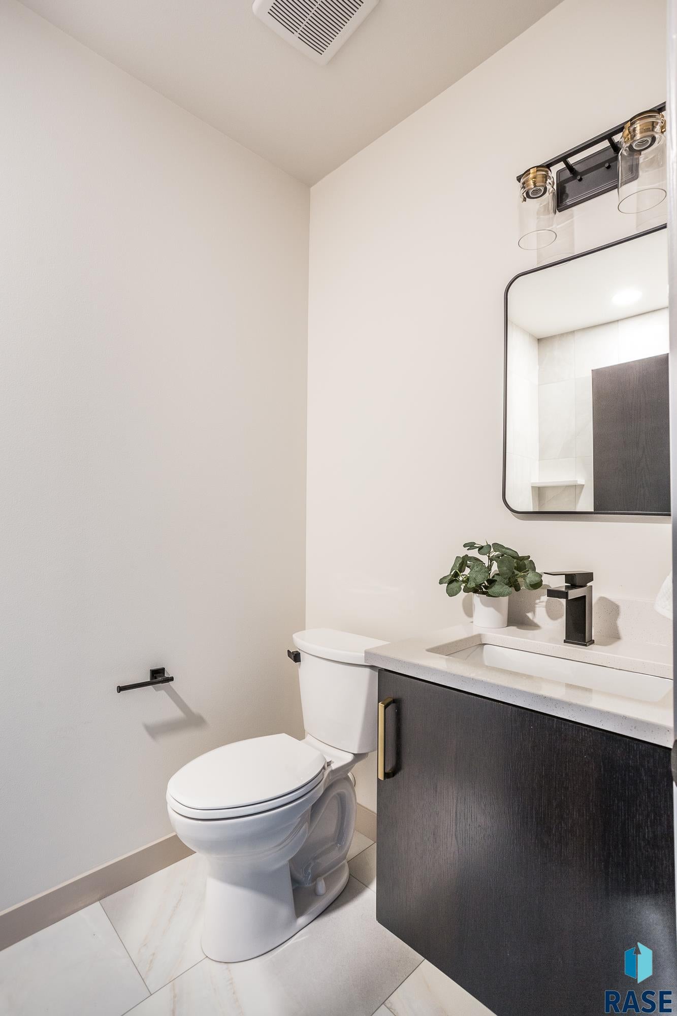 Sioux Falls, South Dakota, 57106, United States, ,Residential,For Sale,1986514