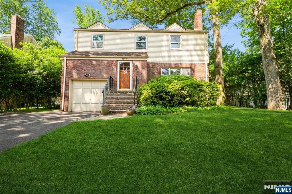 Cresskill, New Jersey, 07626, United States, 3 Bedrooms Bedrooms, ,2 BathroomsBathrooms,Residential,For Sale,1987908