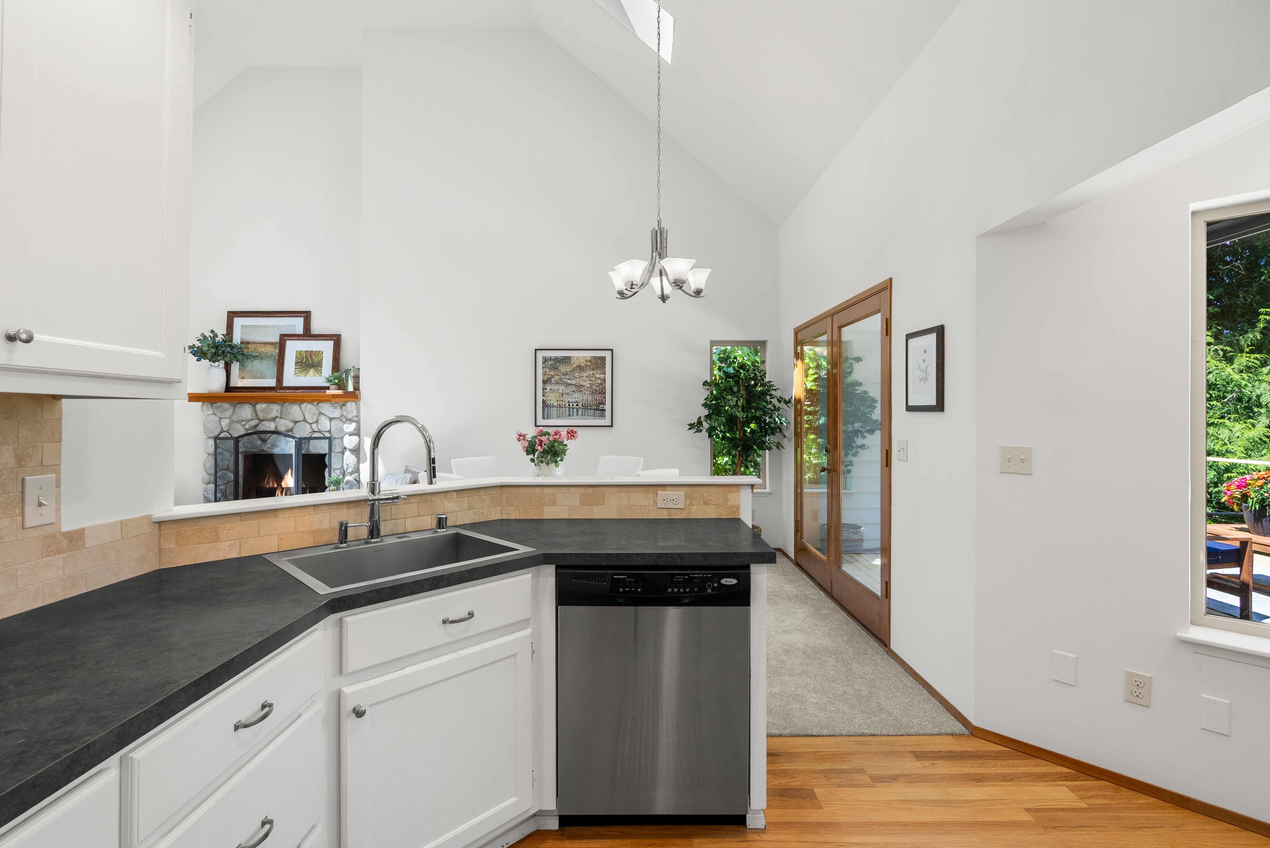  10109 NE Knight Rd, Bainbridge Island, WA 98110 - 物件實景