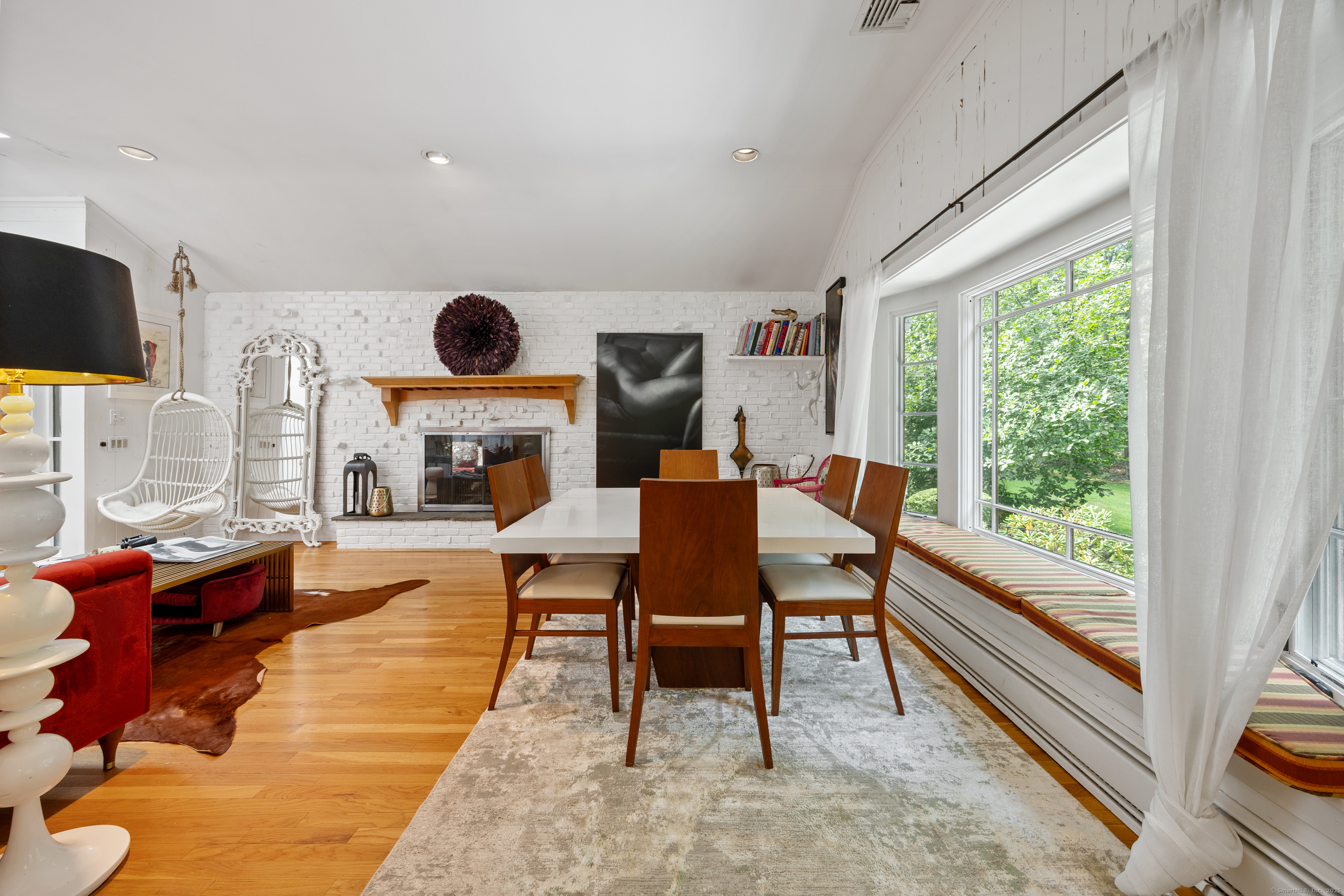 Woodbridge, Connecticut, 06525, United States, 3 Bedrooms Bedrooms, ,4 BathroomsBathrooms,Residential,For Sale,1912137