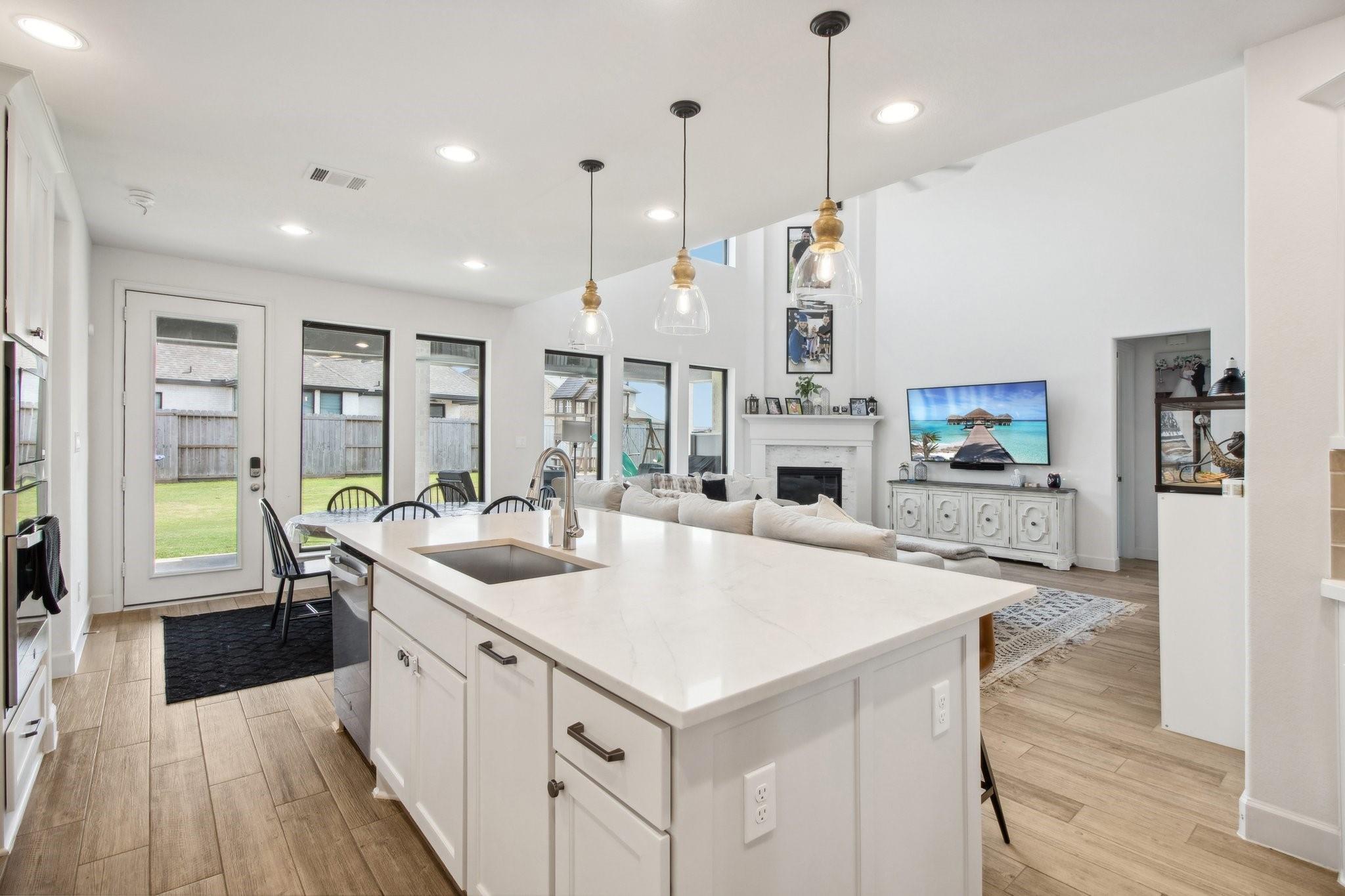 Fulshear, Texas, 77494, United States, 5 Bedrooms Bedrooms, ,5 BathroomsBathrooms,Residential,For Sale,2005391