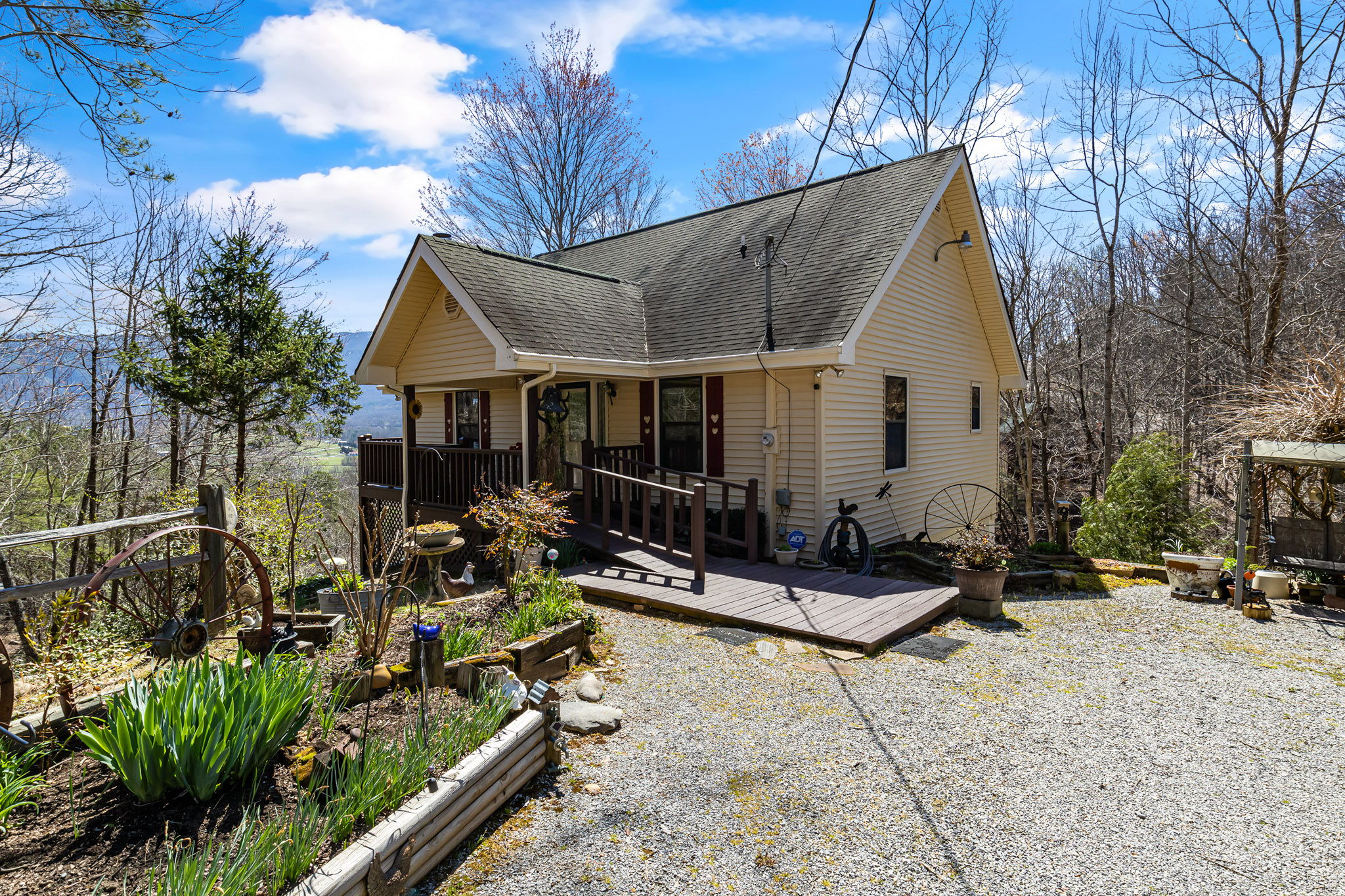 Sevierville, Tennessee, 37862, United States, 2 Bedrooms Bedrooms, ,3 BathroomsBathrooms,Residential,For Sale,1977968