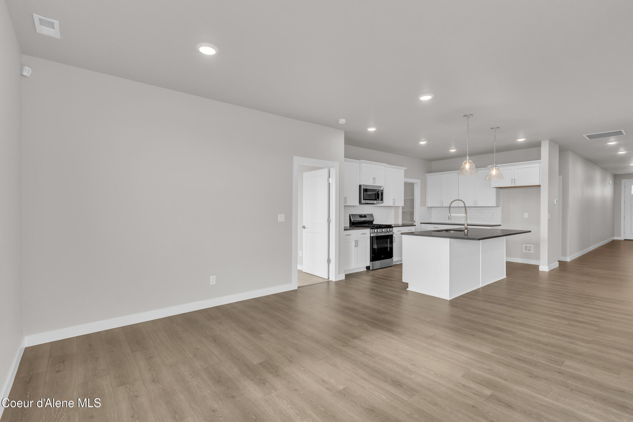 Coeur d'Alene, Idaho, 83815, United States, 4 Bedrooms Bedrooms, ,2 BathroomsBathrooms,Residential,For Sale,1975226