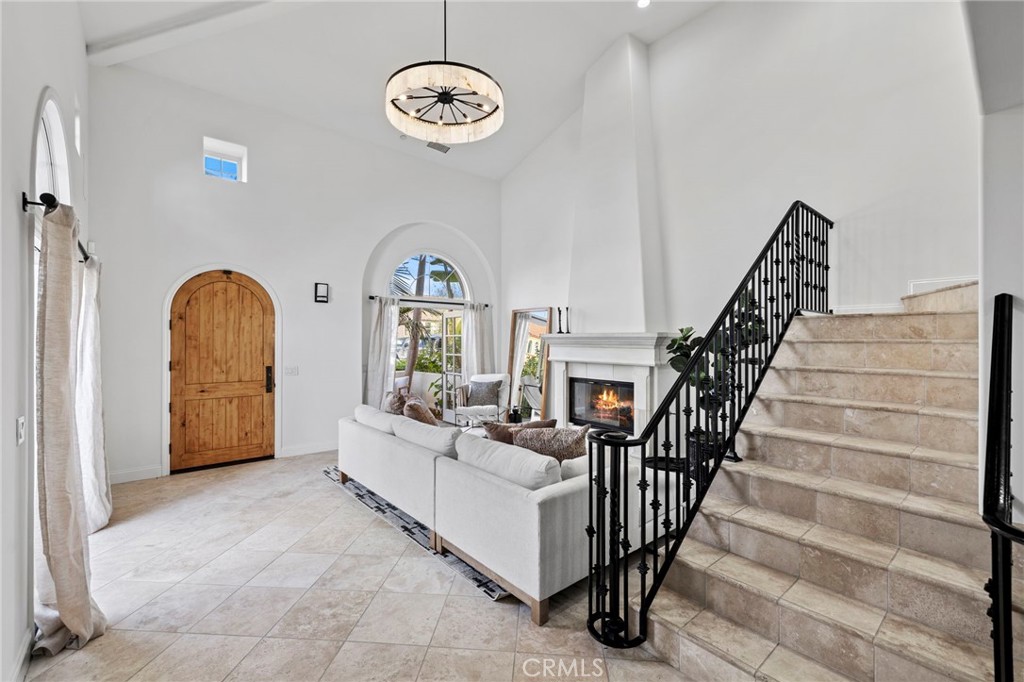 Newport Beach, California, 92663, United States, 3 Bedrooms Bedrooms, ,3 BathroomsBathrooms,Residential,For Sale,1992084