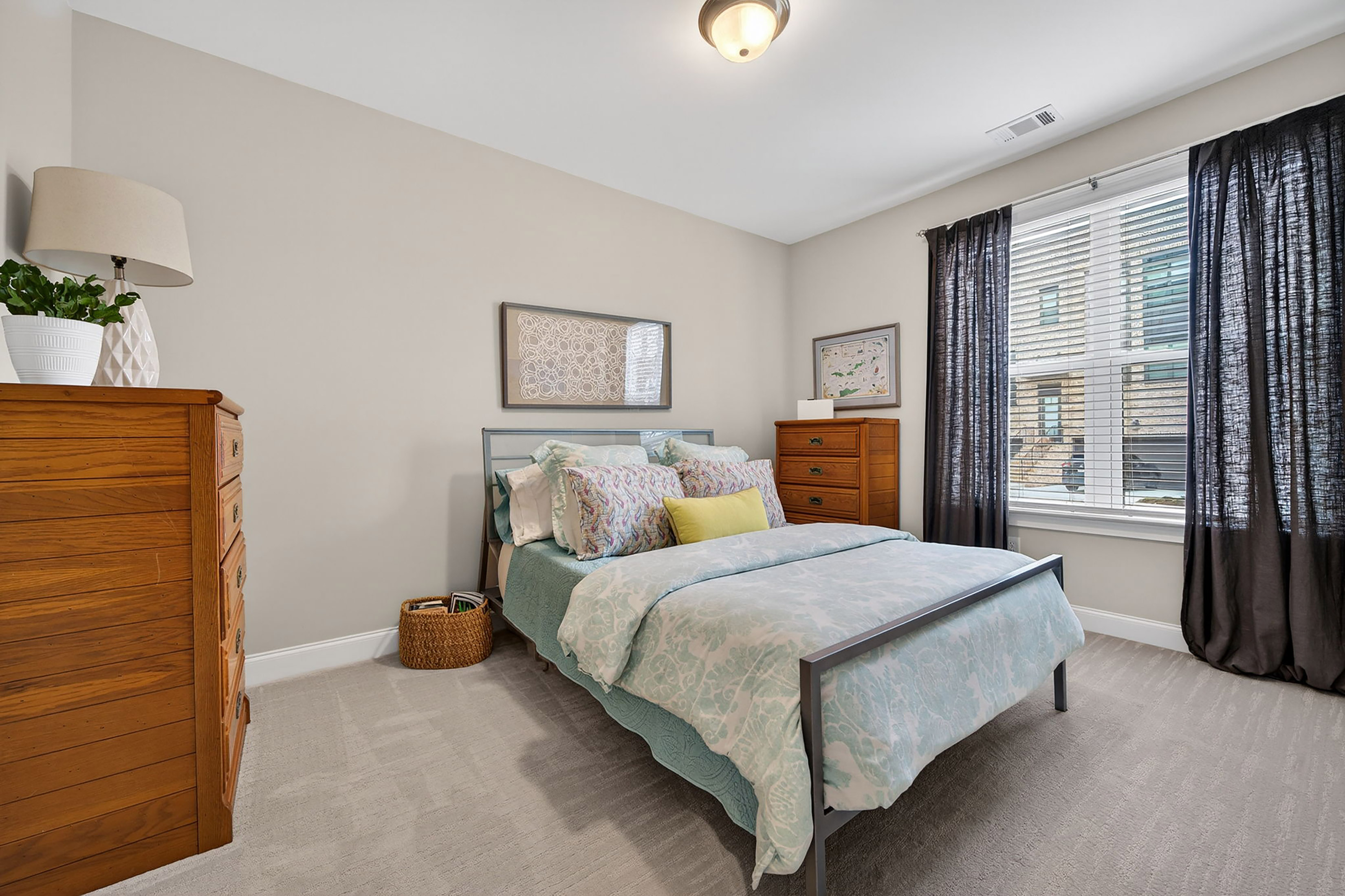  Stunning Three Bedroom Townhome in Convenient Boutique Community - 物件實景