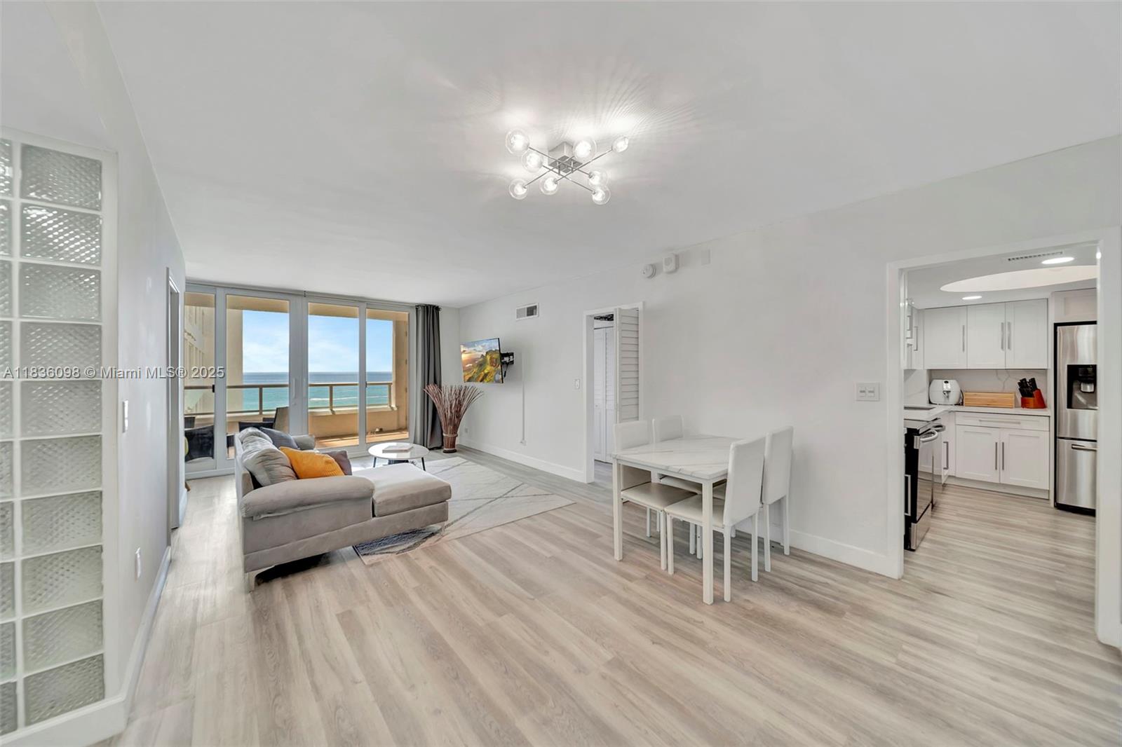 Miami Beach, Florida, 33140, United States, 2 Bedrooms Bedrooms, ,2 BathroomsBathrooms,Residential,For Sale,1885385