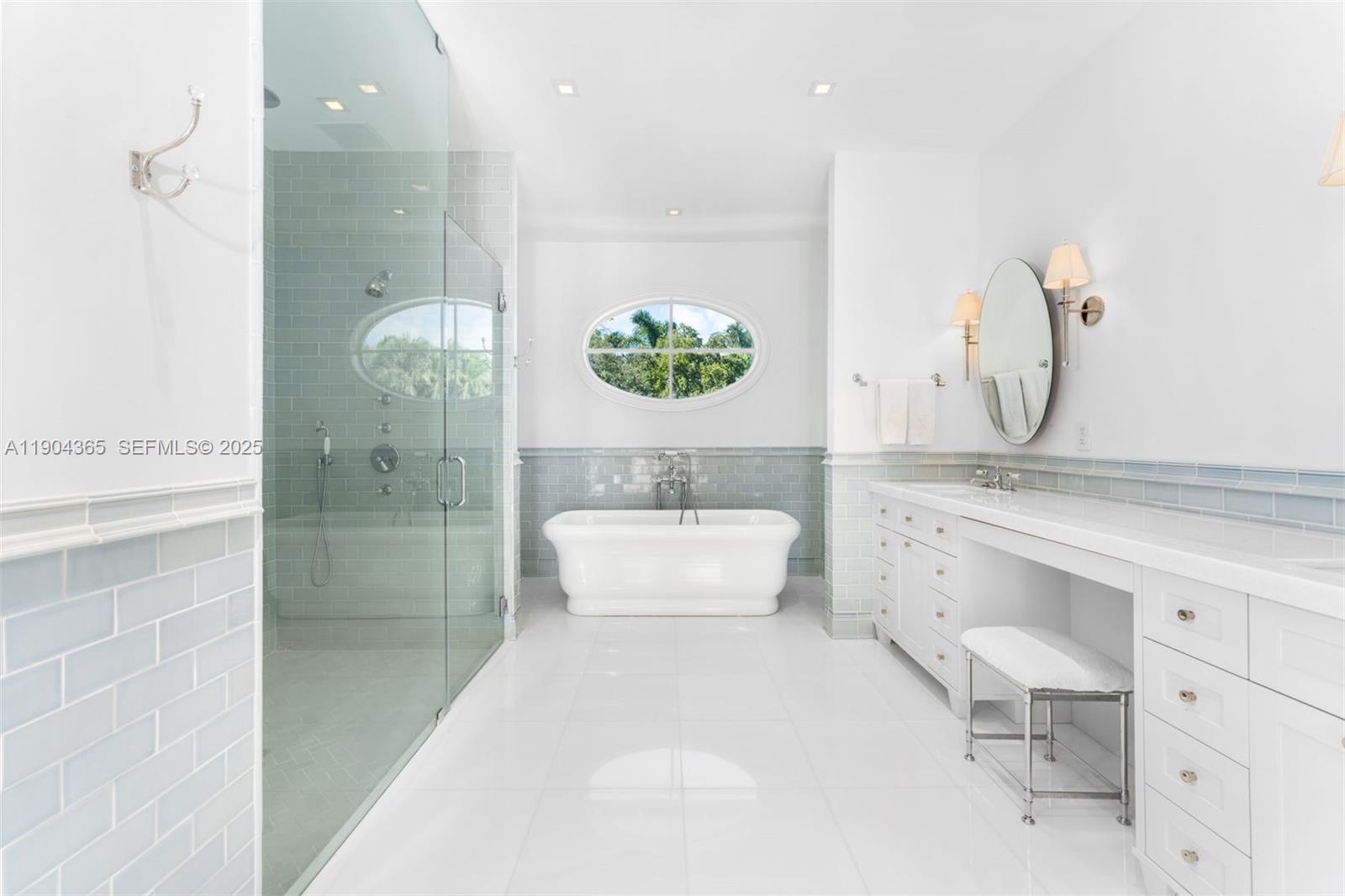 Miami Beach, Florida, 33140, United States, 4 Bedrooms Bedrooms, ,6 BathroomsBathrooms,Residential,For Sale,1992066