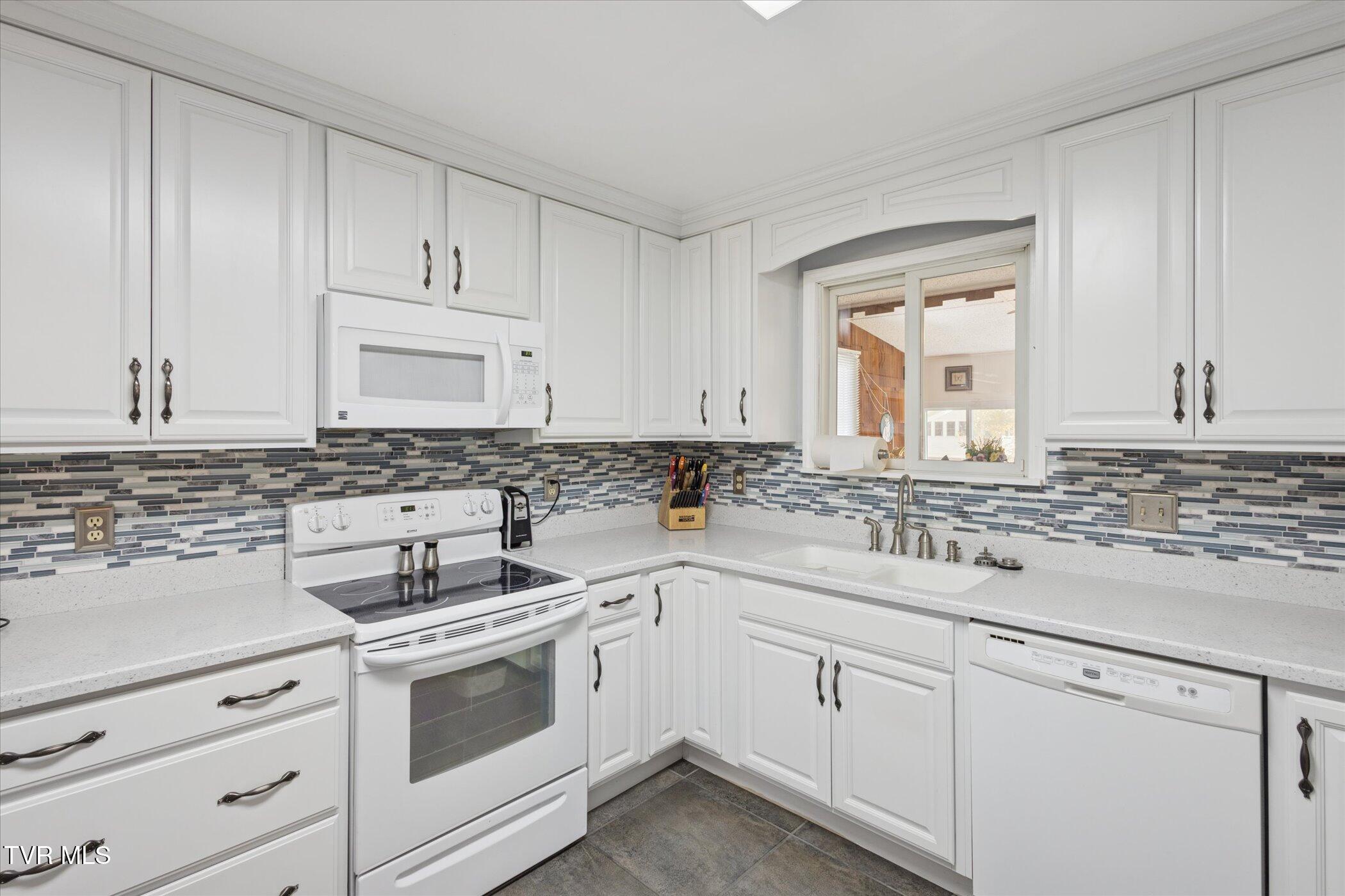 Johnson City, Tennessee, 37604, United States, 4 Bedrooms Bedrooms, ,3 BathroomsBathrooms,Residential,For Sale,1978550