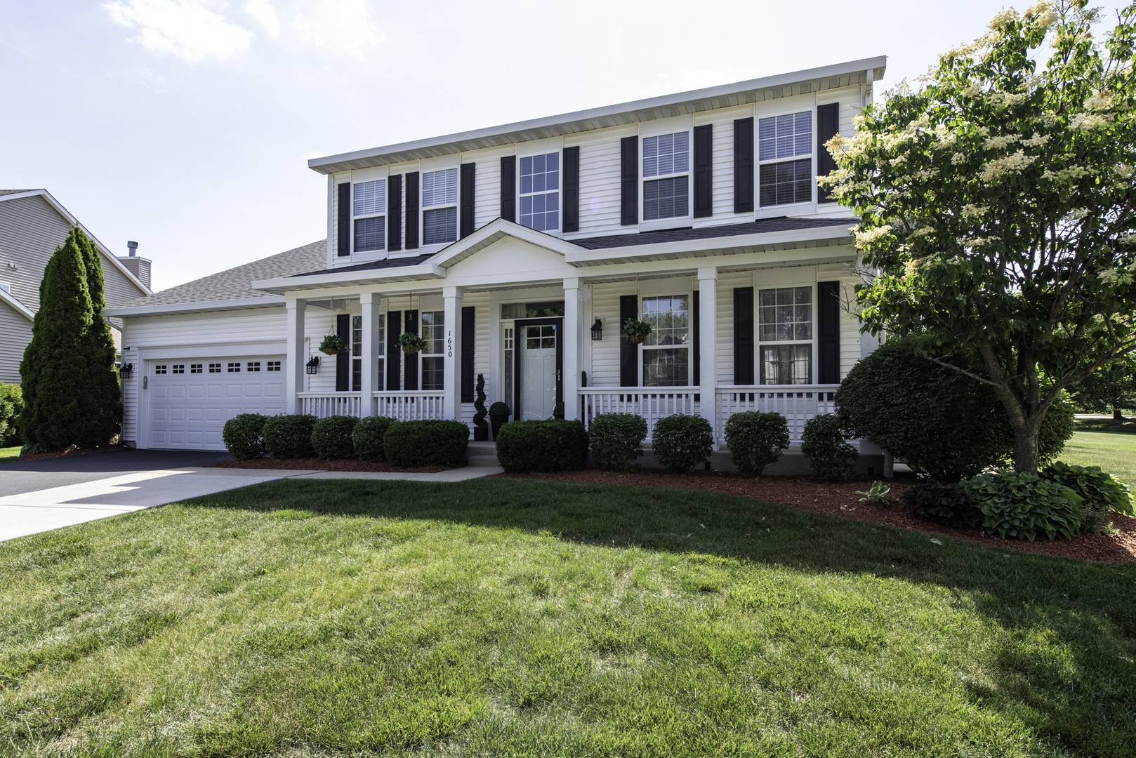 Lindenhurst, Illinois, 60046, United States, 5 Bedrooms Bedrooms, ,3 BathroomsBathrooms,Residential,For Sale,1874221