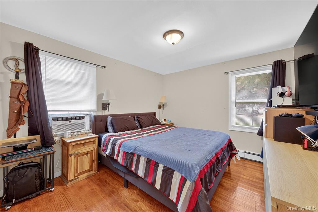 New Windsor, New York, 12553, United States, 4 Bedrooms Bedrooms, ,2 BathroomsBathrooms,Residential,For Sale,1977430