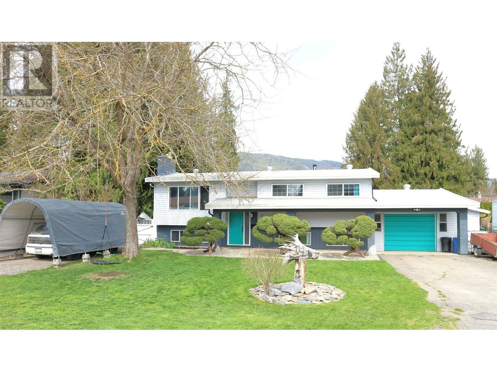 SICAMOUS, British Columbia, V0E 2V1, CA, 5 Bedrooms Bedrooms, ,2 BathroomsBathrooms,Residential,For Sale,1838674