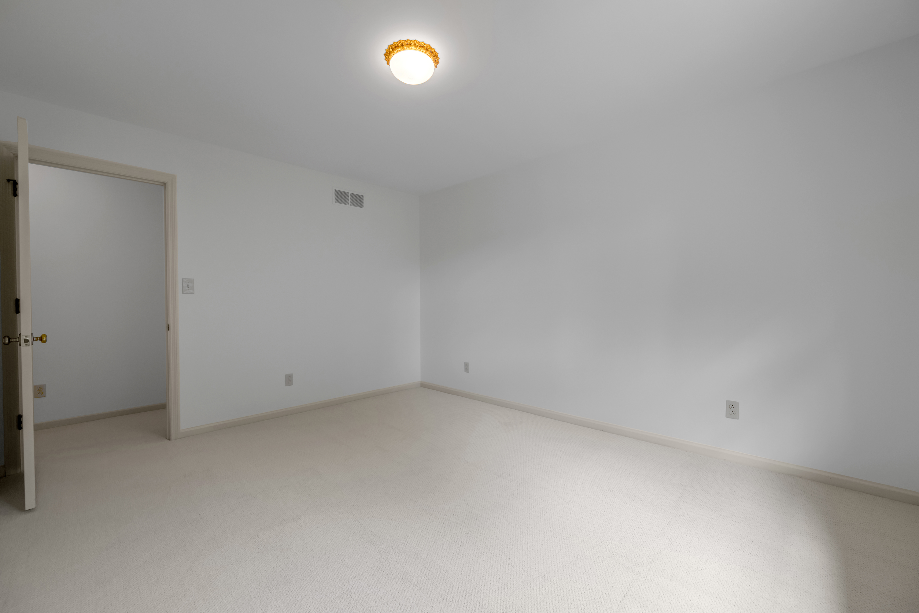  924 Chinoe Road - 物件實景