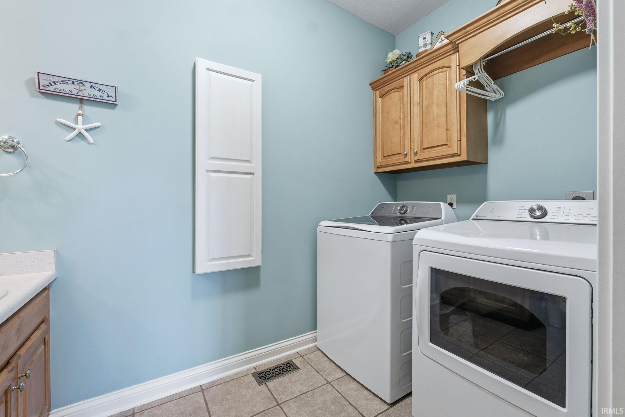 Woodburn, Indiana, 46797, United States, 3 Bedrooms Bedrooms, ,4 BathroomsBathrooms,Residential,For Sale,1987372