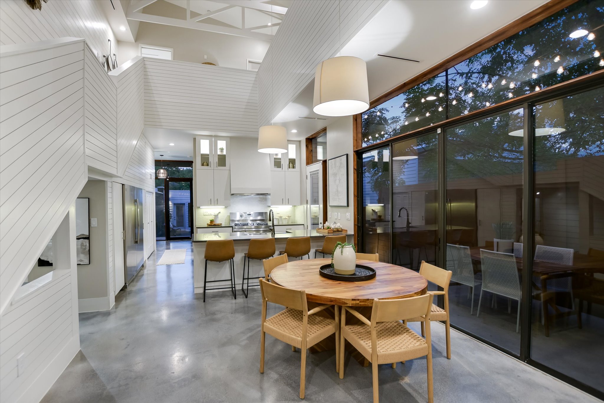  where  modern design meets everyday ease in galindo - 物件實景