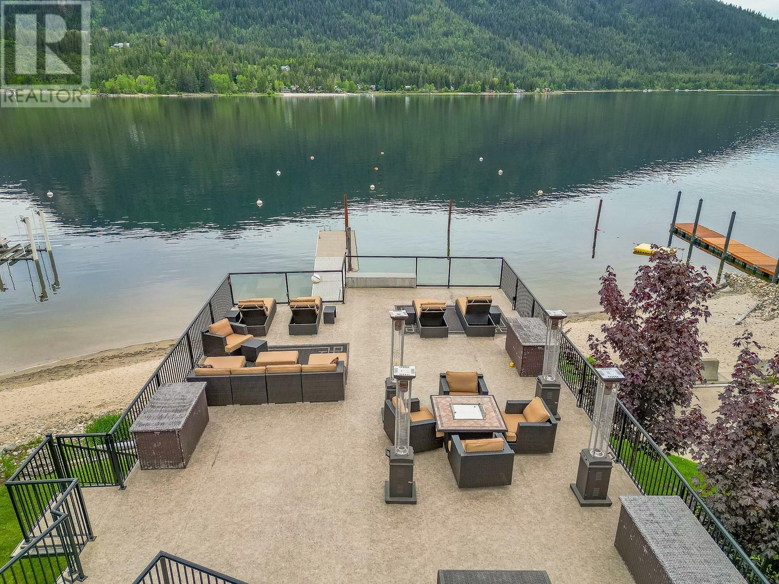 SICAMOUS, British Columbia, V0E 2V1, CA, 3 Bedrooms Bedrooms, ,3 BathroomsBathrooms,Residential,For Sale,1837122