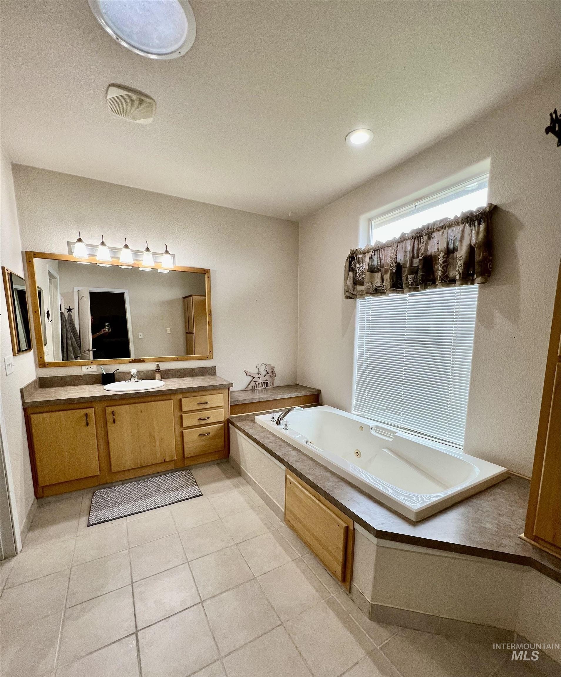 Asotin, Washington, 99402, United States, 3 Bedrooms Bedrooms, ,2 BathroomsBathrooms,Residential,For Sale,1942526