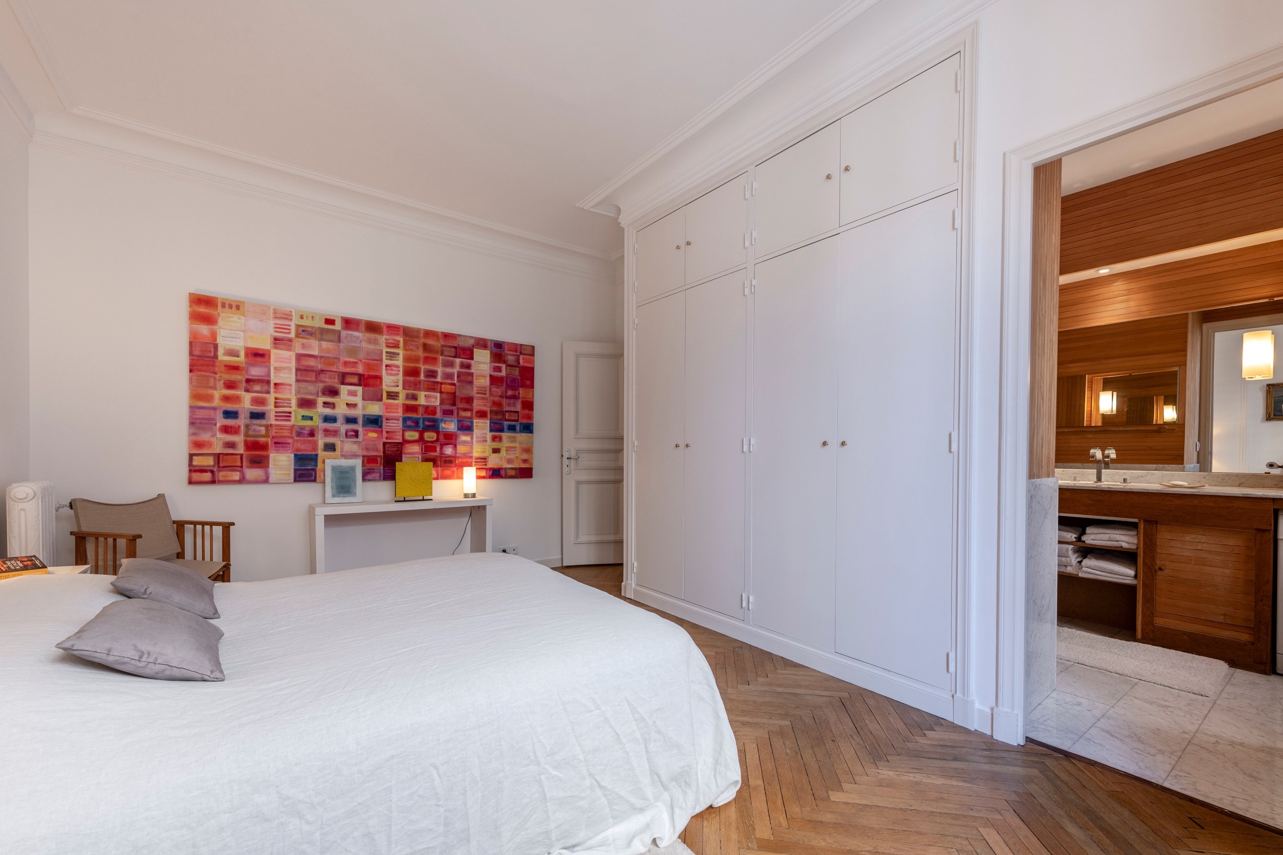  Nice Victor Hugo renovated 2 bedroom apartment 112 sqm with bow windows and par… - 物件實景