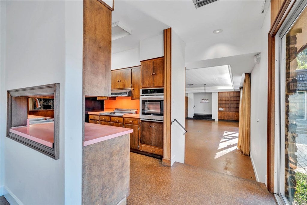 Cordele, Georgia, 31015, United States, 3 Bedrooms Bedrooms, ,5 BathroomsBathrooms,Residential,For Sale,1977947