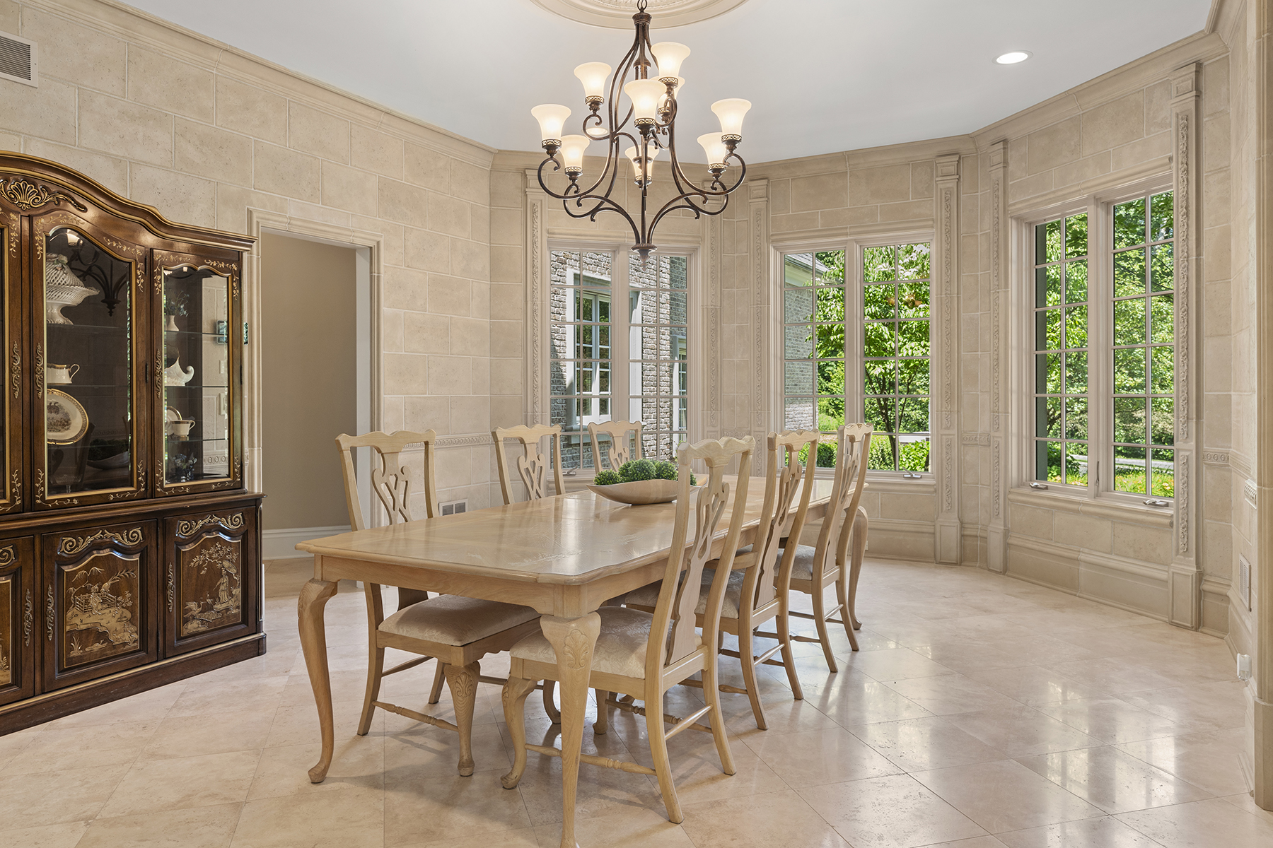  Majestic French Normandy Chateau Nestled Within a Five-Acre Gated Property - 物件實景