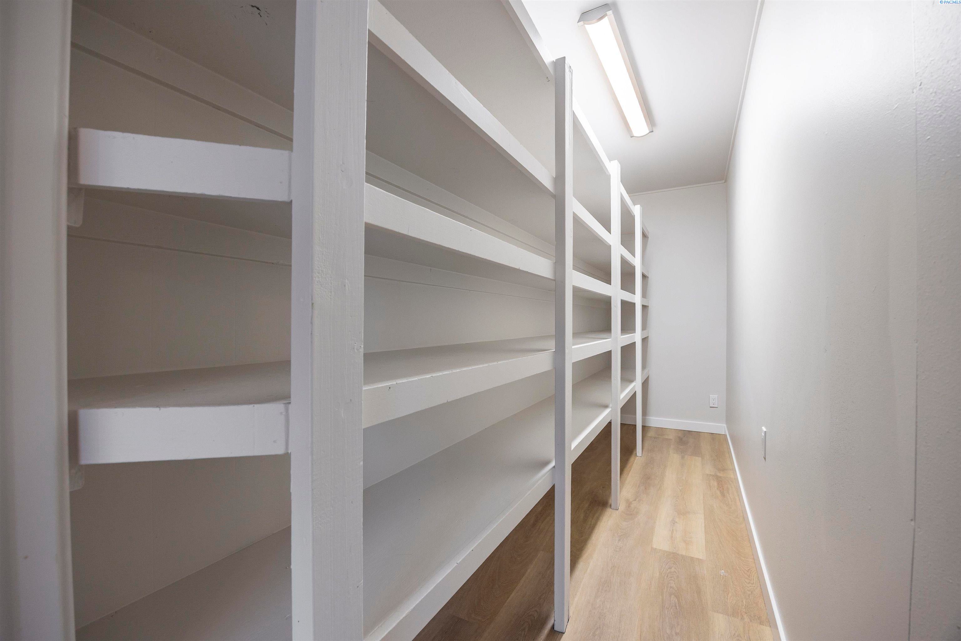 Grandview, Washington, 98930, United States, 4 Bedrooms Bedrooms, ,3 BathroomsBathrooms,Residential,For Sale,2007847