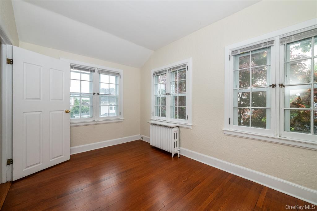 New Rochelle, New York, 10801, United States, 5 Bedrooms Bedrooms, ,4 BathroomsBathrooms,Residential,For Sale,2048483