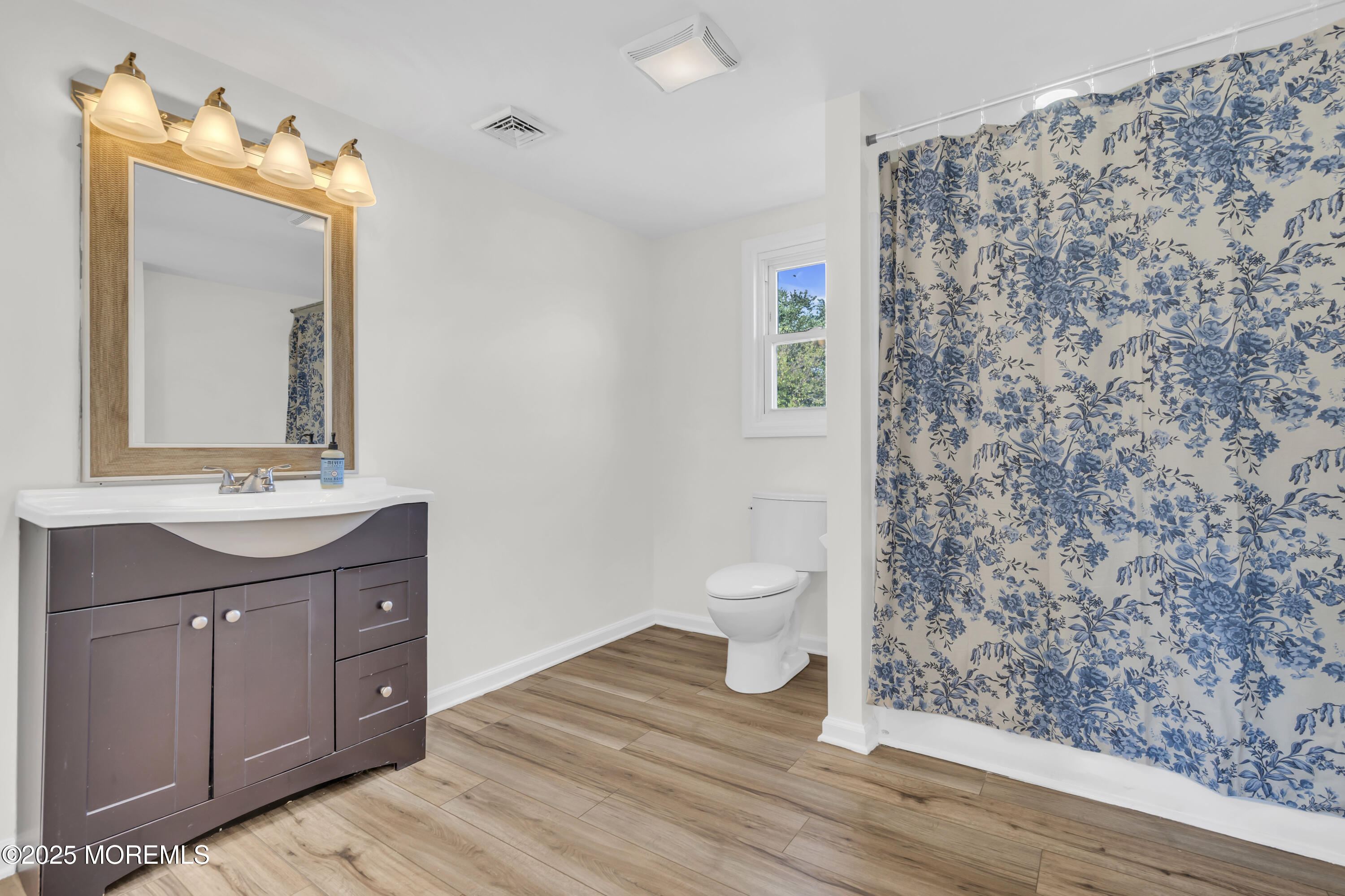 Middletown, New Jersey, 07748, United States, 4 Bedrooms Bedrooms, ,2 BathroomsBathrooms,Residential,For Sale,1959204