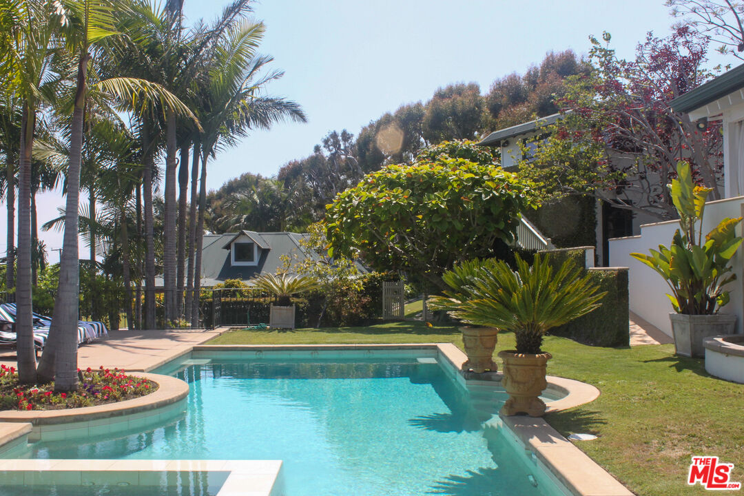 Malibu, California, 90265, United States, 8 Bedrooms Bedrooms, ,9 BathroomsBathrooms,Residential,For Sale,1847980