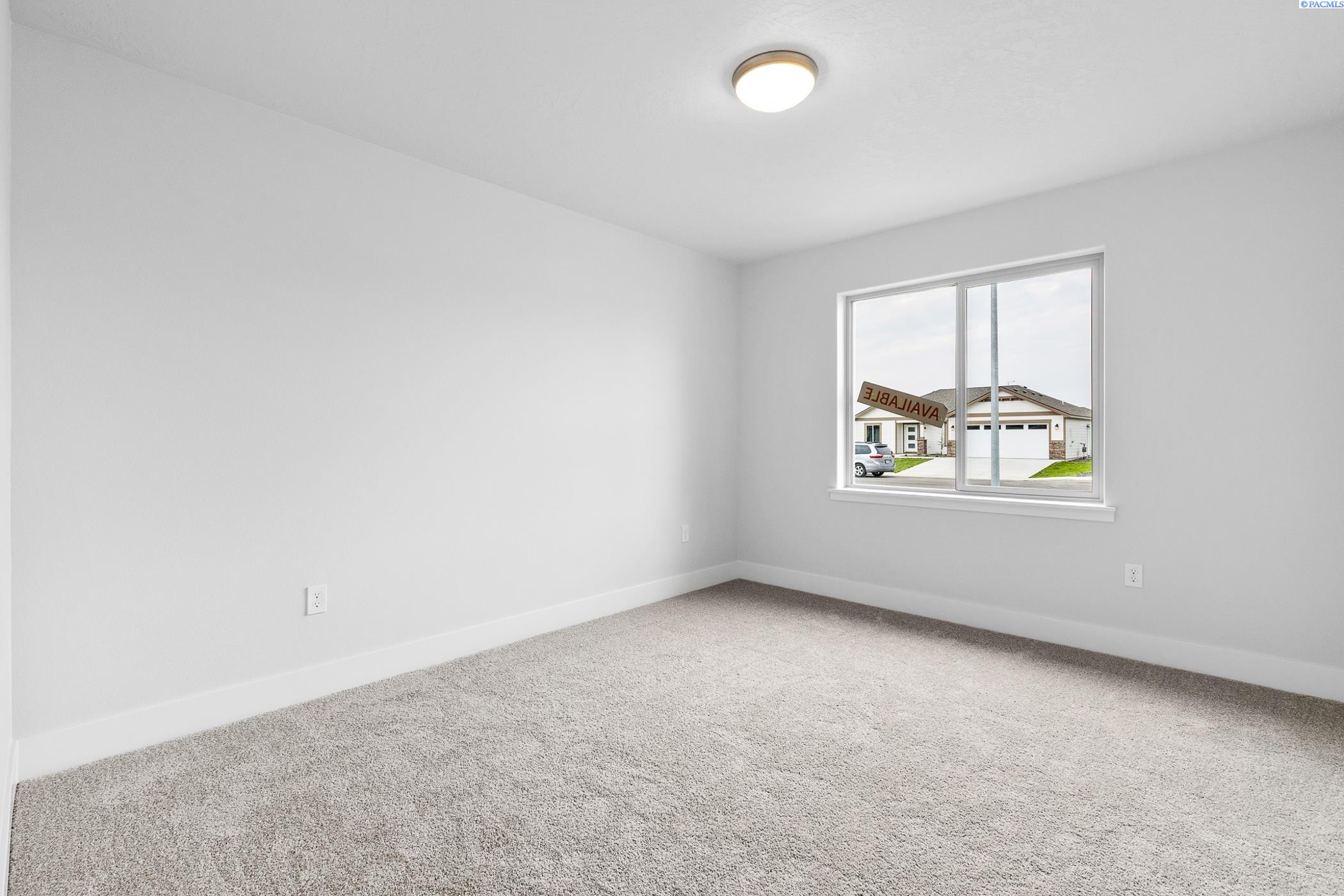 Pasco, Washington, 99301, United States, 4 Bedrooms Bedrooms, ,2 BathroomsBathrooms,Residential,For Sale,1892820