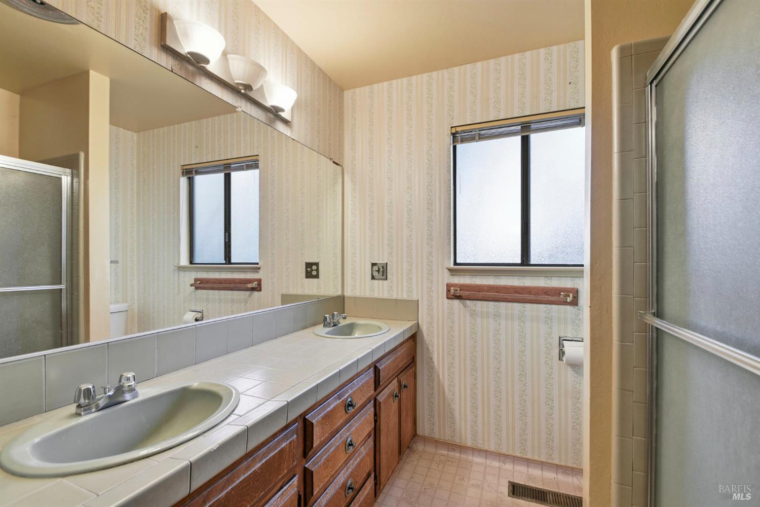 Glen Ellen, California, 95442, United States, 3 Bedrooms Bedrooms, ,3 BathroomsBathrooms,Residential,For Sale,1989437