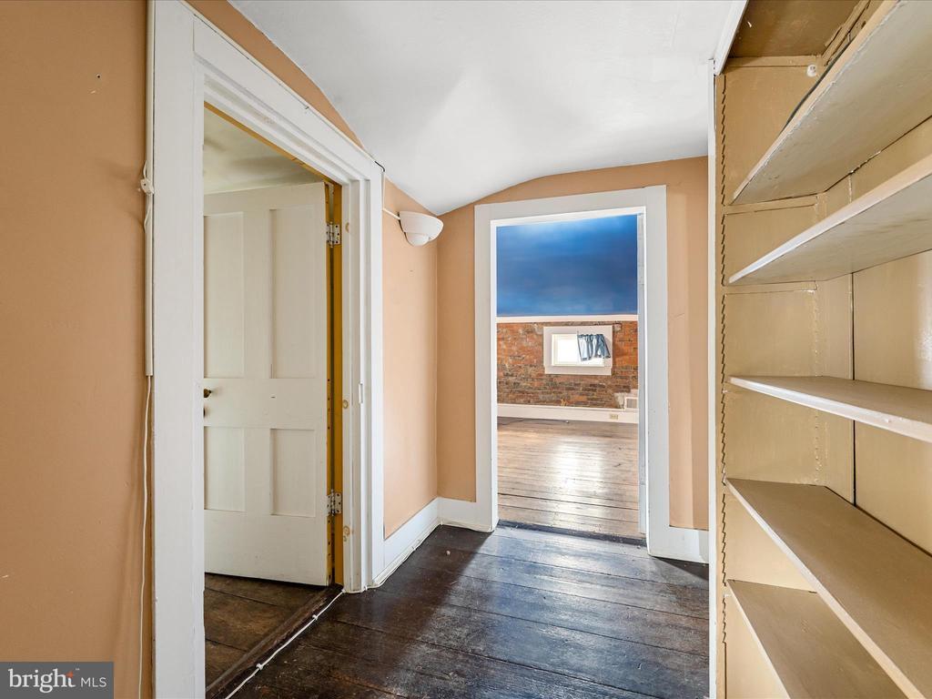 230 W Boscawen Street, Winchester, Virginia, 22601, United States, ,Residential,For Sale,230 W Boscawen Street,1660726
