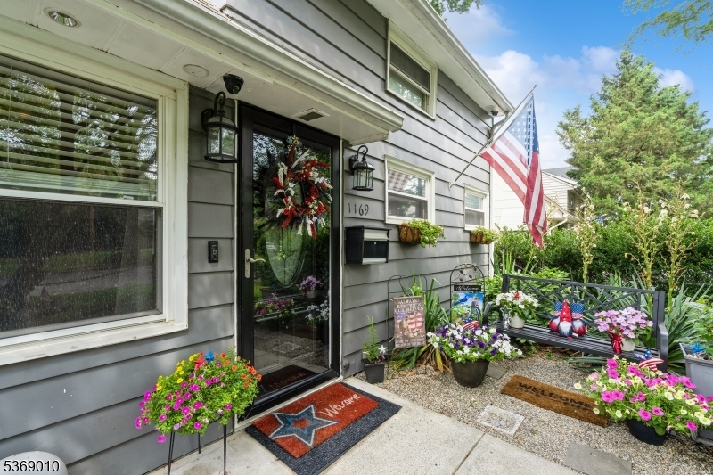 Rahway City, New Jersey, 07065, United States, 3 Bedrooms Bedrooms, ,2 BathroomsBathrooms,Residential,For Sale,1883212