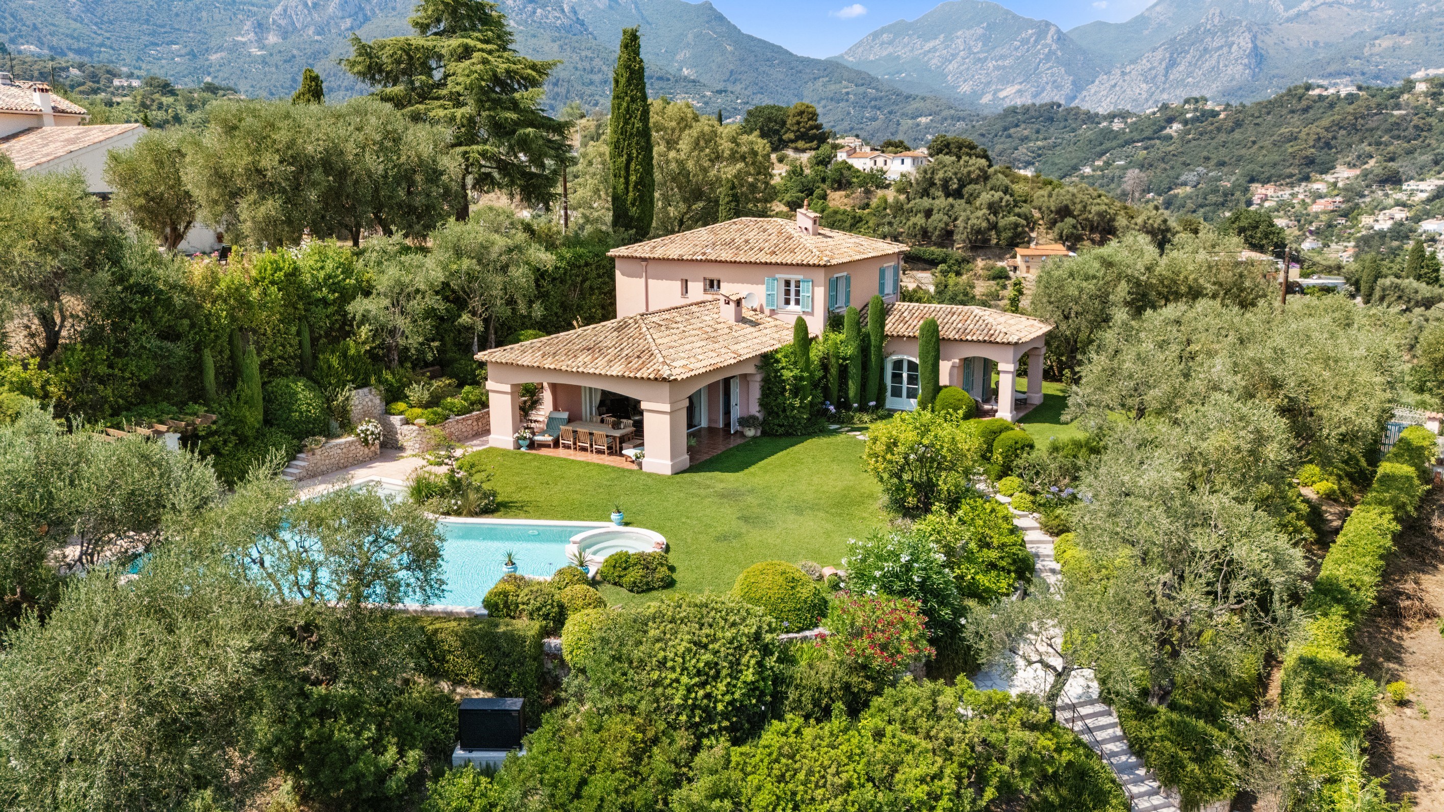  Luxury Provençal villa with panoramic sea views for sale in Menton, near Monaco - 物件實景
