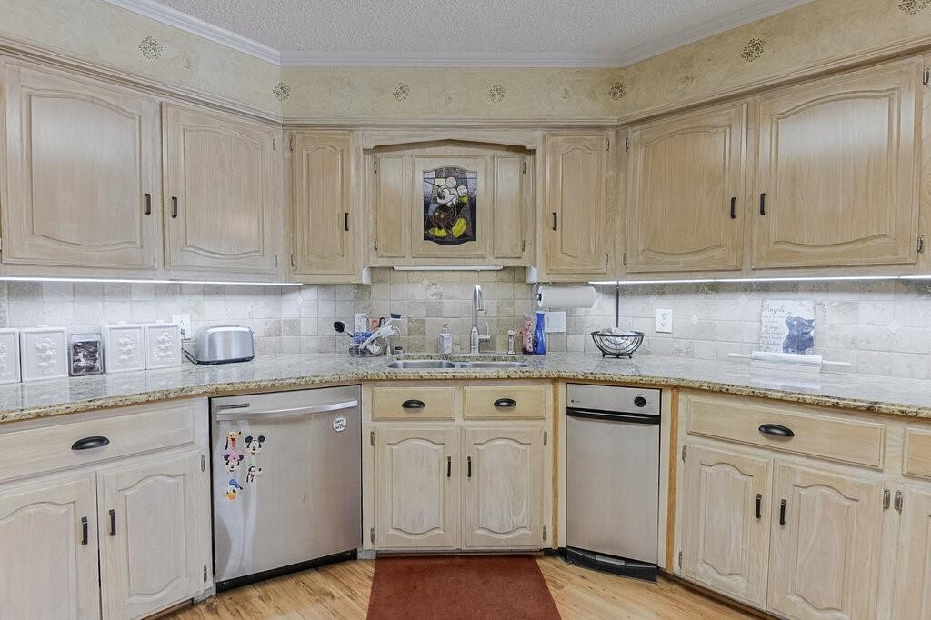 Kennedale, Texas, 76060, United States, 3 Bedrooms Bedrooms, ,3 BathroomsBathrooms,Residential,For Sale,1995469