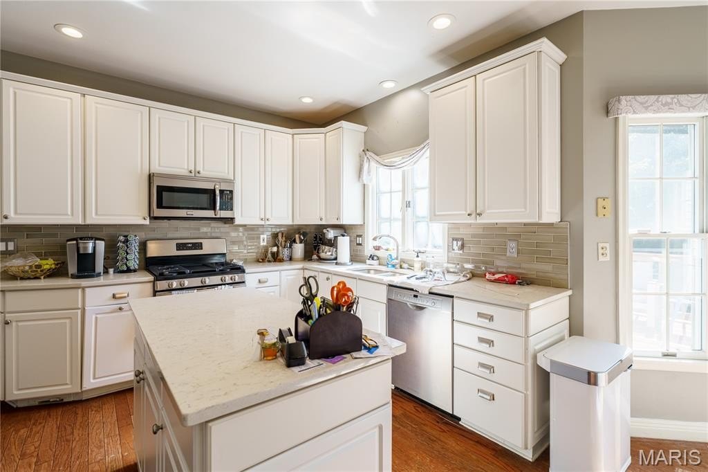 Glen Carbon, Illinois, 62034, United States, 5 Bedrooms Bedrooms, ,4 BathroomsBathrooms,Residential,For Sale,1977133