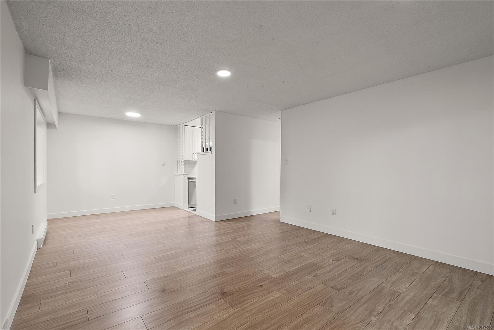ESQUIMALT, British Columbia, V9A 3N4, CA, 3 Bedrooms Bedrooms, ,Residential,For Sale,1950886