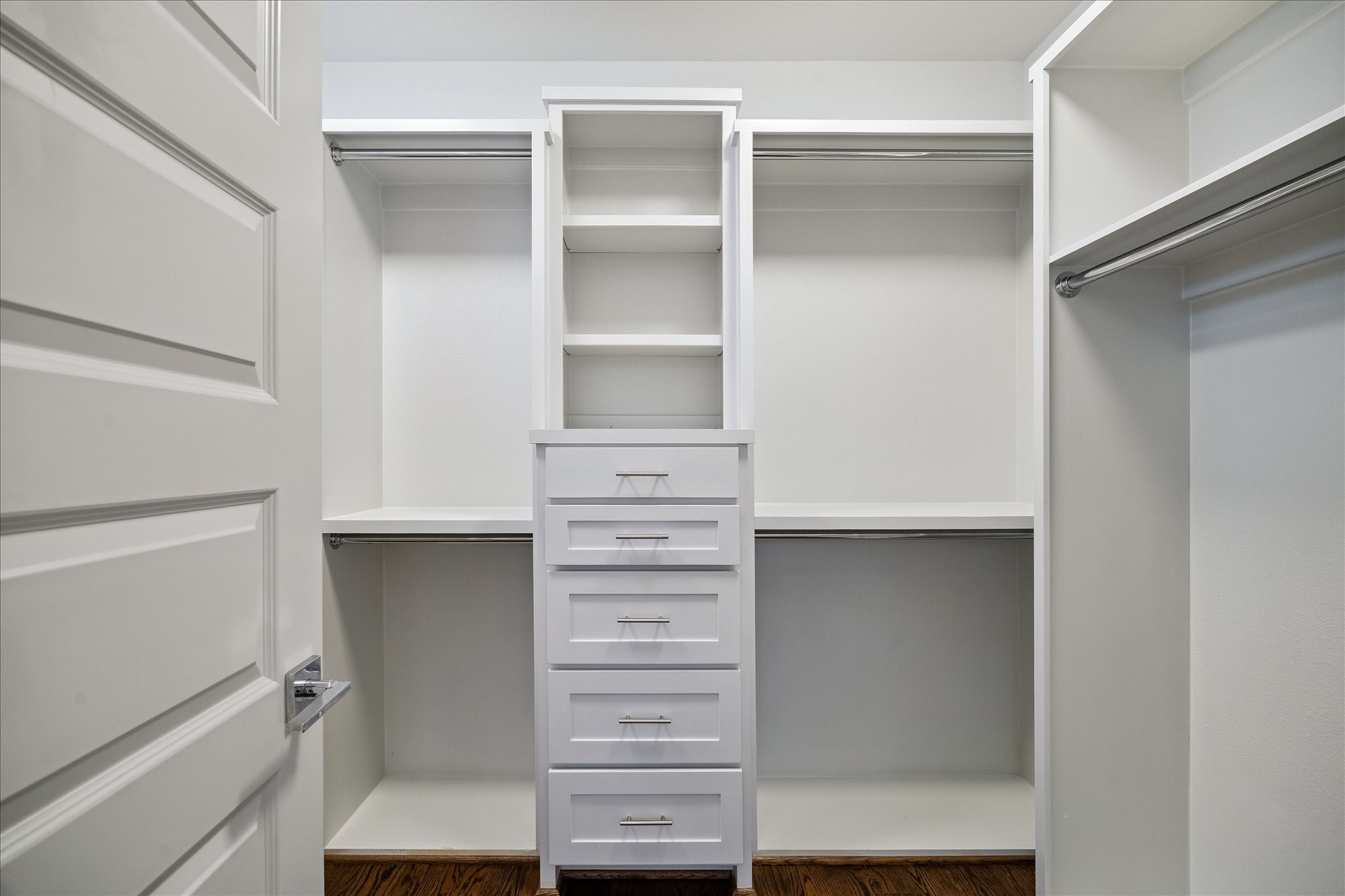  4833 Chenevert Street - 物件實景