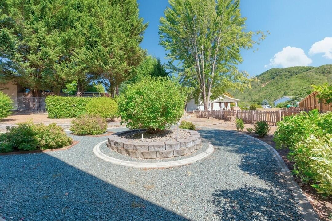 Rogue River, Oregon, 97537, United States, 3 Bedrooms Bedrooms, ,3 BathroomsBathrooms,Residential,For Sale,1944888