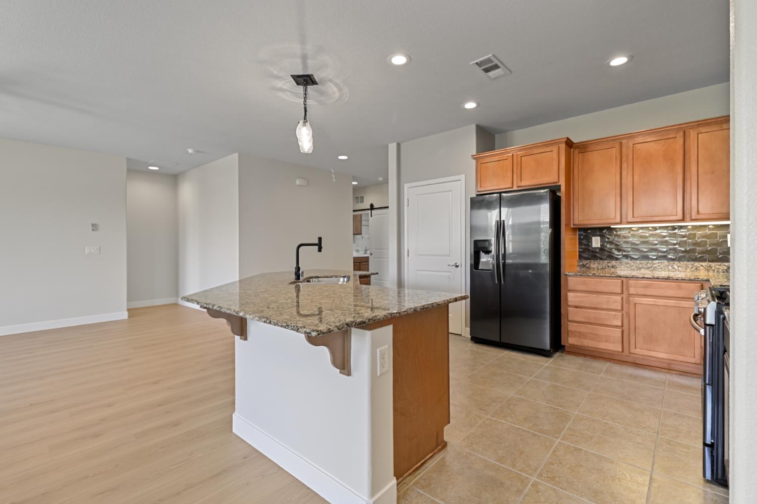 Elk Grove, California, 95757, United States, 3 Bedrooms Bedrooms, ,2 BathroomsBathrooms,Residential,For Sale,1917062