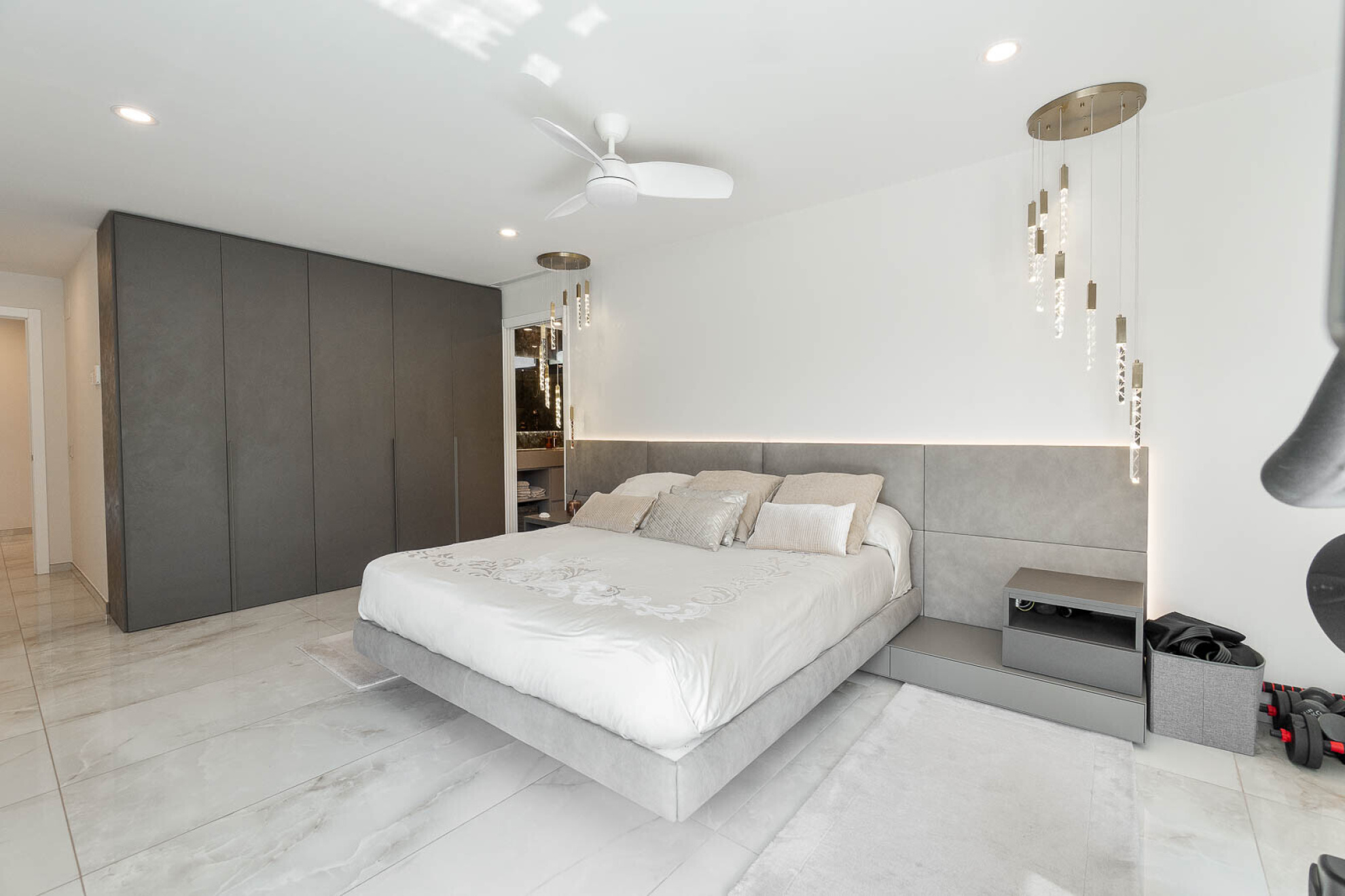  One-story Contemporary Villa in Golf Torremirona - 物件實景