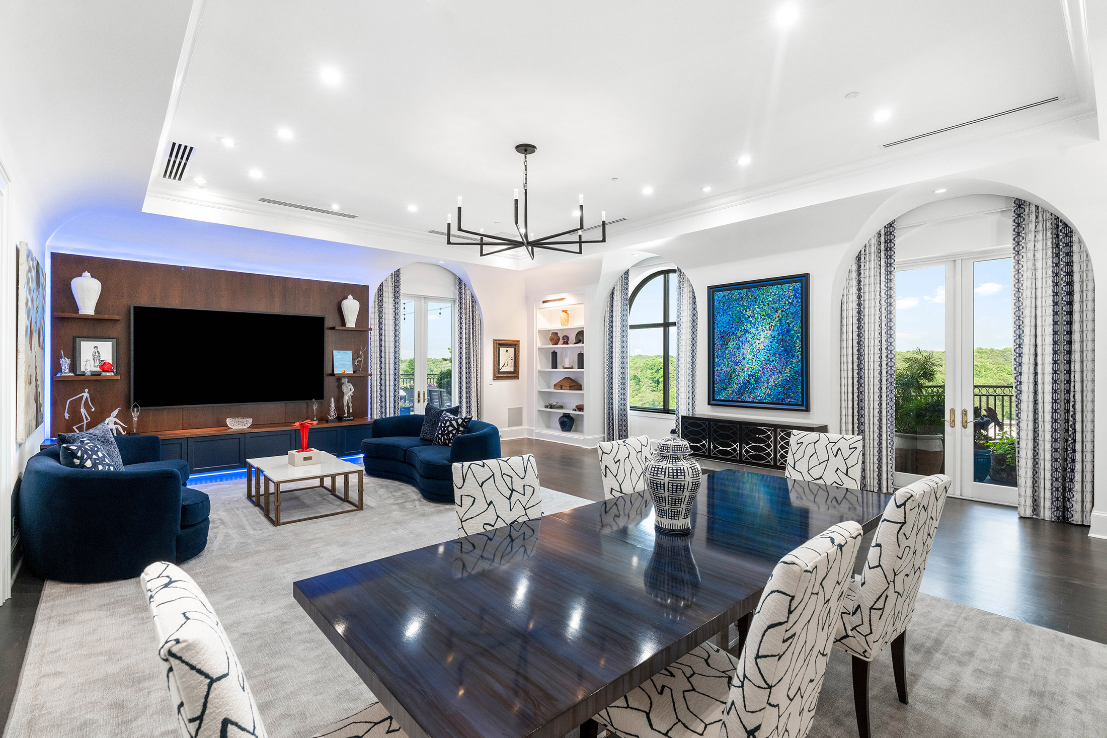  Modern Elegance in the Sky – Designer Penthouse with Skyline Views - 物件實景